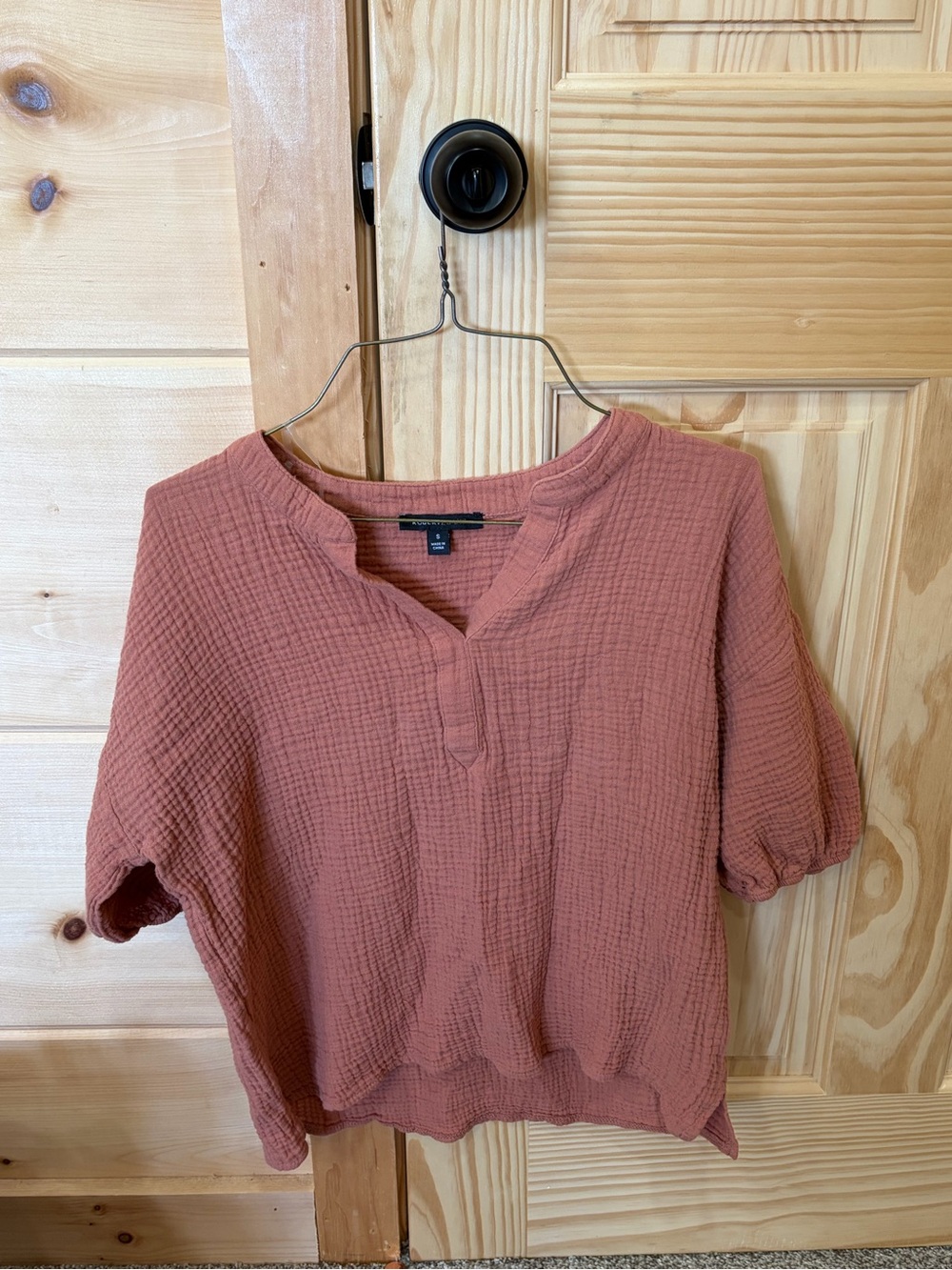 Women's Textured Split-Neck Top - Rust